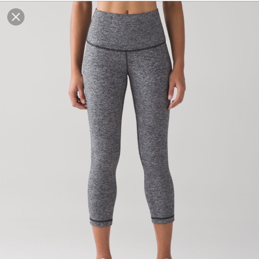 FLASH SALE lululemon High Waisted Crop 21”
